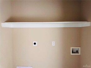 11 West Dr in Edinburg, TX - Building Photo - Building Photo