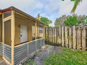 5291 NW 6th Ct in Delray Beach, FL - Building Photo - Building Photo