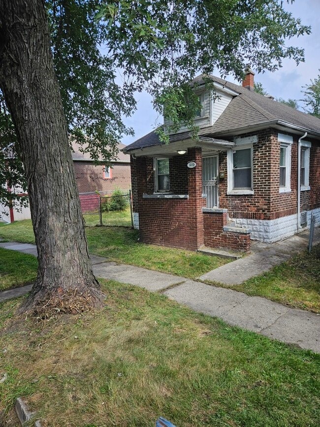 property at 1323 Buchanan St