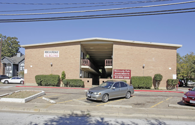 University Oaks Apartments in Arlington, TX - Foto de edificio - Building Photo