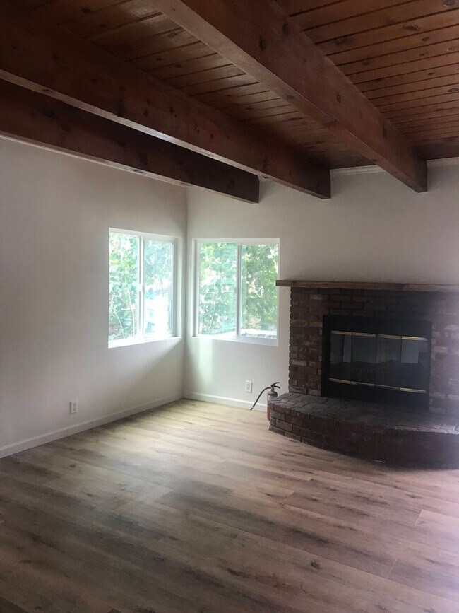 841 Pine Knot Ave in Big Bear Lake, CA - Building Photo - Building Photo