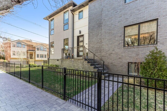 38 Hilliard Ave in Edgewater, NJ - Foto de edificio - Building Photo