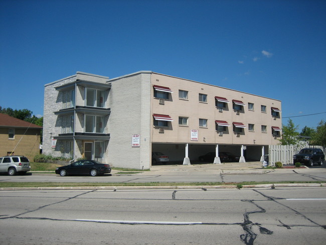 West Beliot in West Allis, WI - Building Photo - Building Photo