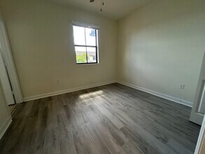 10622 W 33rd Way in Hialeah, FL - Building Photo - Building Photo