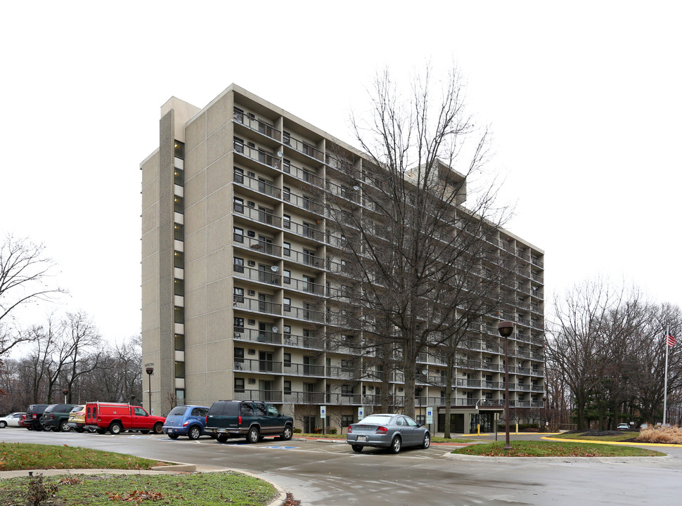 Saferstein Towers in Akron, OH - Foto de edificio