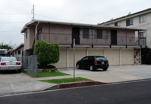 Gale Apartments in Hawthorne, CA - Building Photo