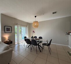 8960 NW 97th Ave, Unit 204 in Doral, FL - Foto de edificio - Building Photo