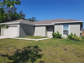 611 SW McComb Ave in Port St. Lucie, FL - Building Photo