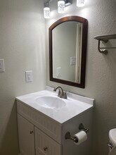 1013 Gunnison St in Sealy, TX - Building Photo - Building Photo