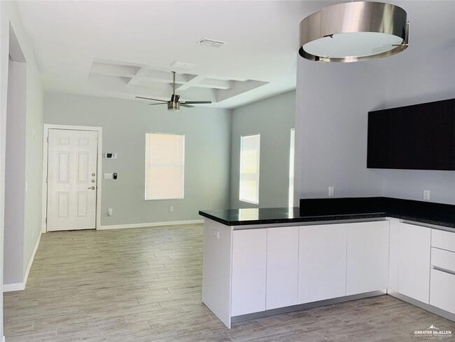 1907 Cari Nicole Ave, Unit 1 in Edinburg, TX - Foto de edificio - Building Photo