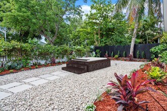 100 NW 40th St in Miami, FL - Building Photo - Building Photo