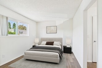 Gilmore  Apartments Van Nuys in Van Nuys, CA - Foto de edificio - Building Photo