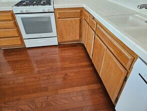 7532 Seaspring Dr, Unit 204 in Huntington Beach, CA - Foto de edificio - Building Photo