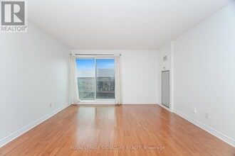 60 Fairfax Crescent in Toronto, ON - Building Photo - Building Photo