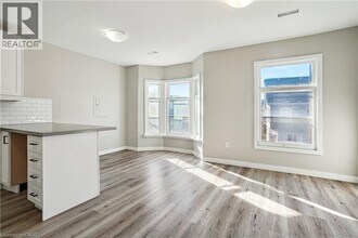 633 Wilson St in Hamilton, ON - Building Photo - Building Photo