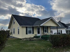 905 Gilbert St in Radford, VA - Building Photo - Building Photo