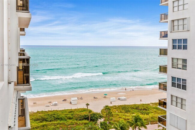 6039 Collins Ave in Miami Beach, FL - Building Photo - Building Photo