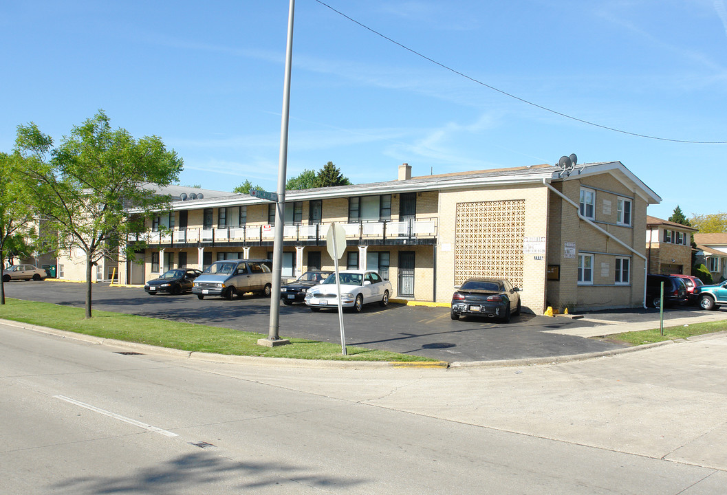 1530 N 1st Ave in Melrose Park, IL - Building Photo