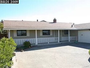 7970 Shay Dr in Oakland, CA - Building Photo - Building Photo