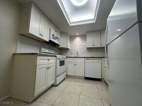 4906 Victoria Dr in Cape Coral, FL - Building Photo - Building Photo