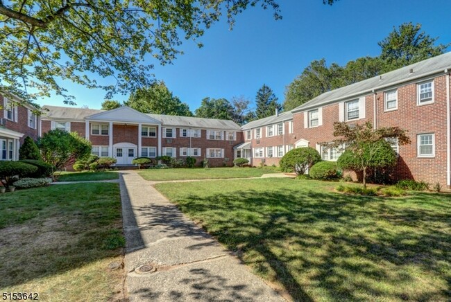 445 Morris Ave in Springfield, NJ - Building Photo - Building Photo