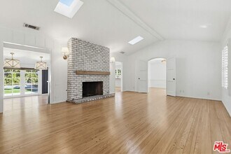 12005 Hesby St in Los Angeles, CA - Building Photo - Building Photo