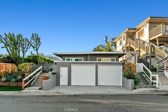 256 1/2 Avenida Madrid Unit B in San Clemente, CA - Foto de edificio - Building Photo