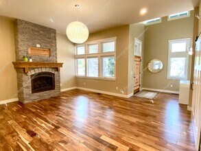 2170 NW Lolo Dr in Bend, OR - Building Photo - Building Photo