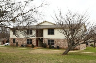 909 W 7th St in Justin, TX - Building Photo - Building Photo