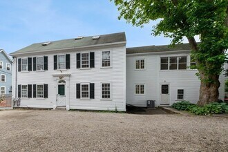 61 Front St-Unit -2 in Marblehead, MA - Foto de edificio - Building Photo