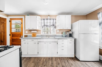 586 Applegate Dr in Traverse City, MI - Foto de edificio - Building Photo