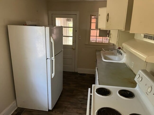 1800 W Washington Ave in Kinston, NC - Building Photo - Building Photo