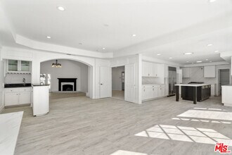 3217 Hutton Dr in Beverly Hills, CA - Building Photo - Building Photo