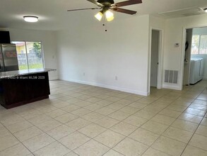 3177 NW 53rd St in Miami, FL - Foto de edificio - Building Photo