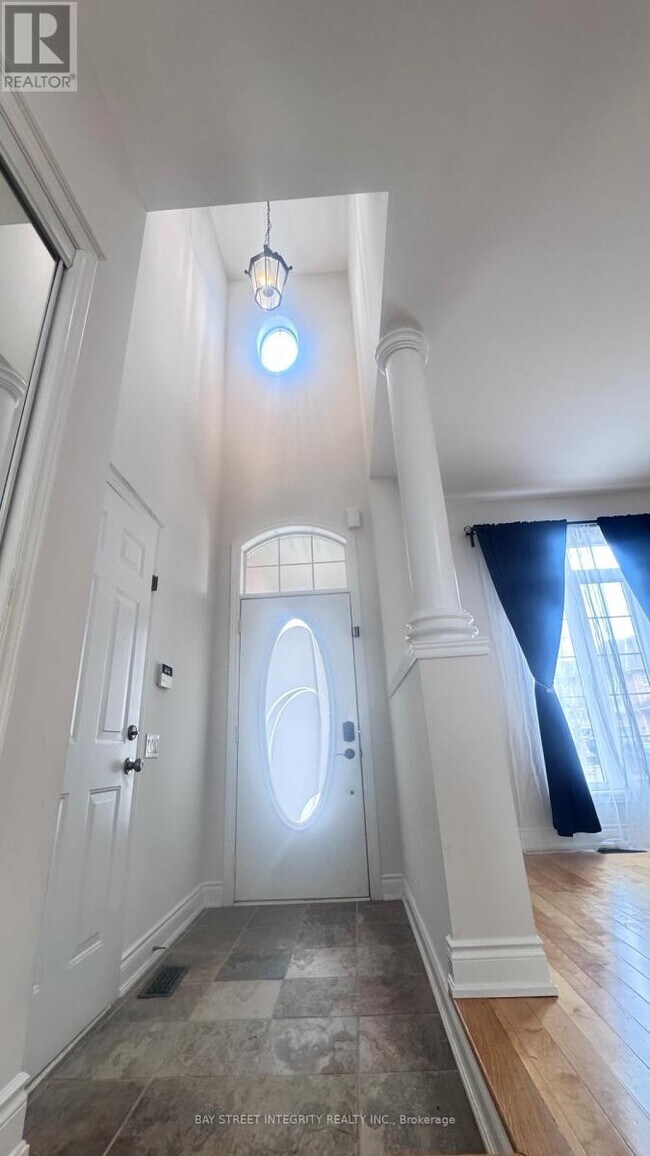 3364 Hayhurst Crescent in Oakville, ON - Building Photo - Building Photo