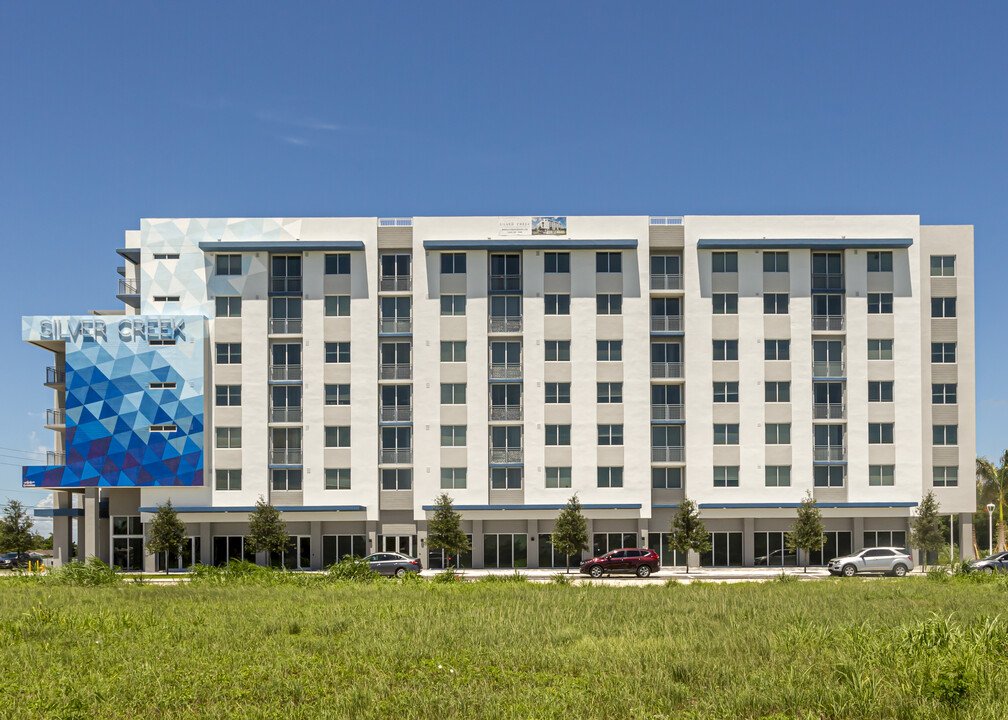 SILVER CREEK in Miami, FL - Building Photo