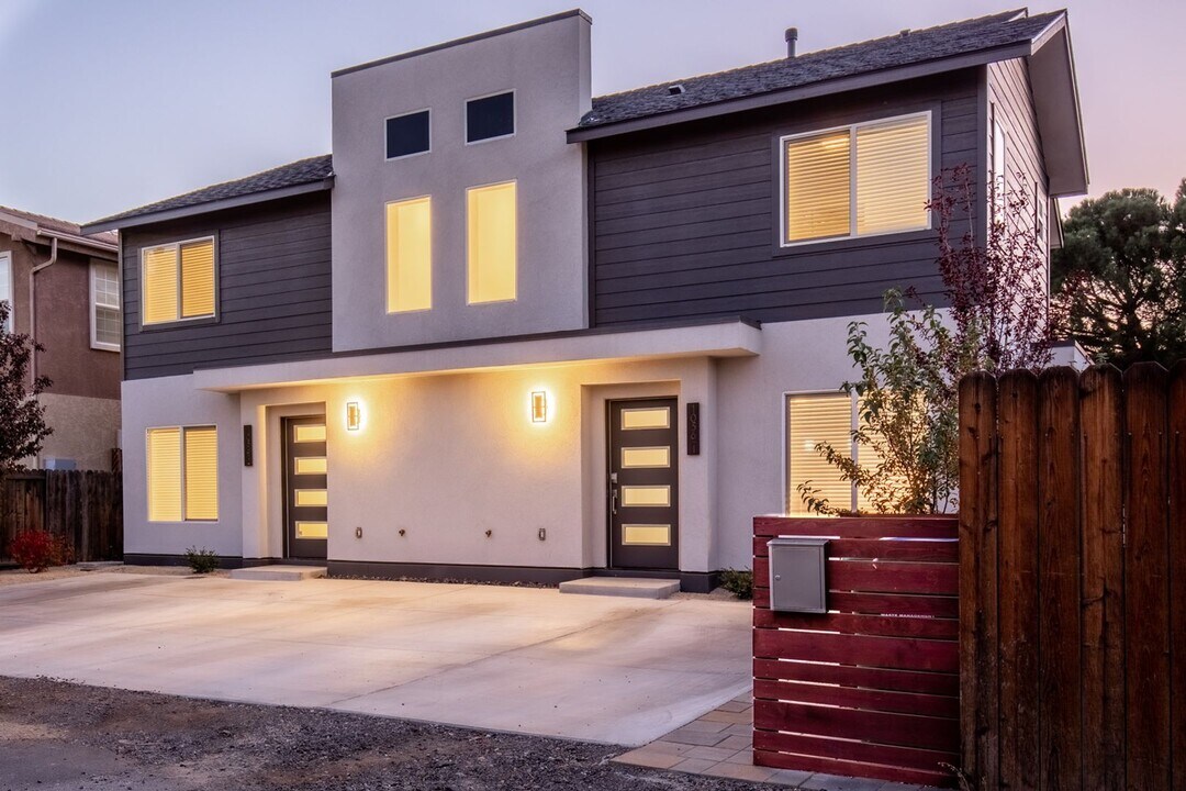 1056 Watt St-Unit -Unit #1 in Reno, NV - Building Photo