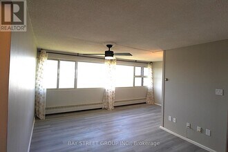 735-1735 Don Mills Rd. in Toronto, ON - Building Photo - Building Photo
