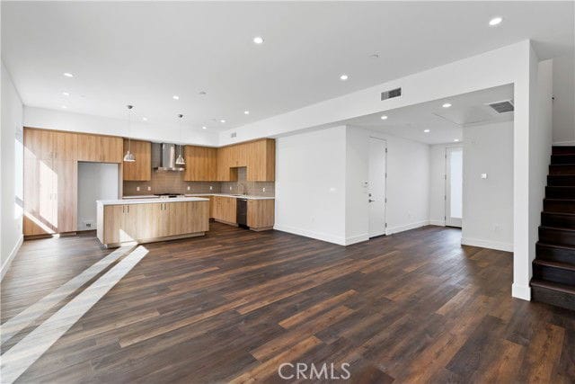 12300 Oxnard St in Los Angeles, CA - Building Photo - Building Photo