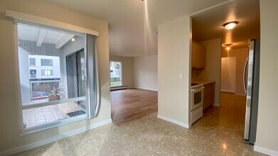 4 Admiral Dr in Emeryville, CA - Foto de edificio - Building Photo