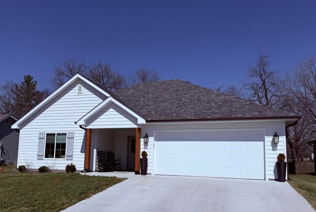 property at 7671 N Rainbow Dr