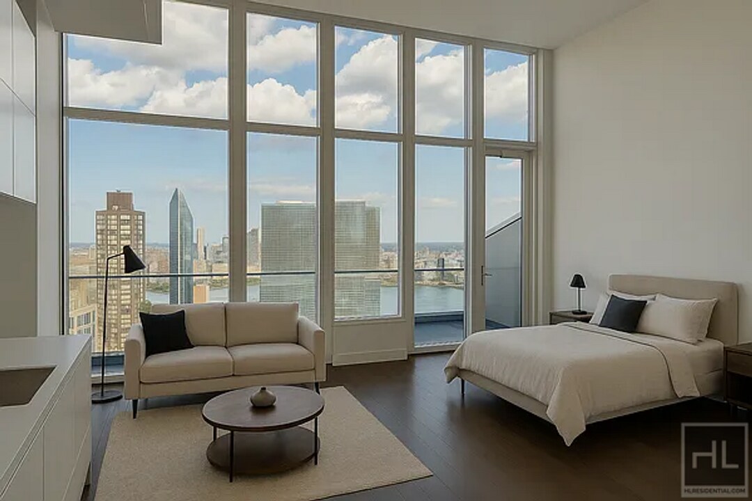 East 44th Street in New York, NY - Building Photo