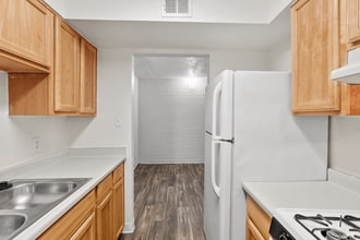Bella Vista Apartments in Phoenix, AZ - Foto de edificio - Building Photo