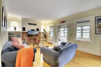 2524 Dupont Ave S, Unit 1 in Minneapolis, MN - Foto de edificio - Building Photo