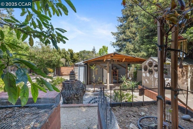 8041 Winthrope St in Oakland, CA - Building Photo - Building Photo
