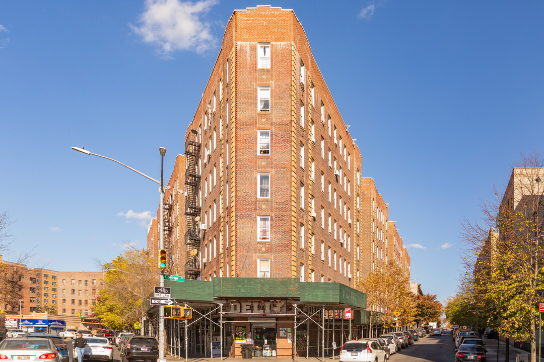 1221 College Ave in Bronx, NY - Building Photo