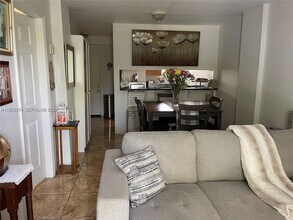 665 NE 83rd Terrace in Miami, FL - Foto de edificio - Building Photo