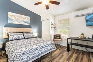 2233 E Kaley Ave in Orlando, FL - Building Photo