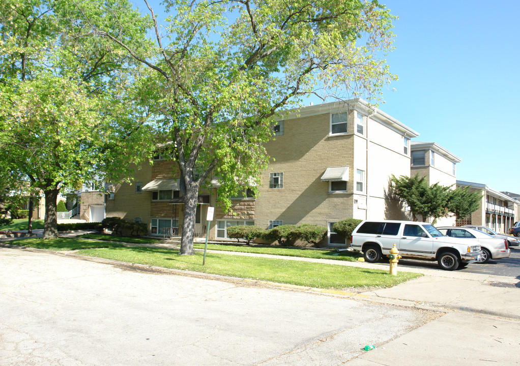 1500 N 1st Ave in Melrose Park, IL - Foto de edificio