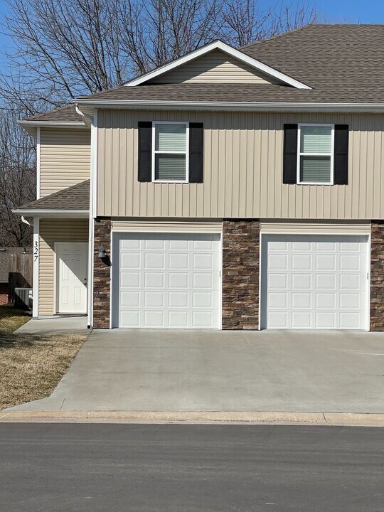 329 Chris Dr in Columbia, MO - Building Photo